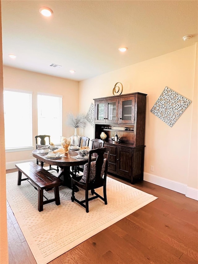 dining area featuring baseboards, dark wood-type flooring, visible vents, and recessed lighting