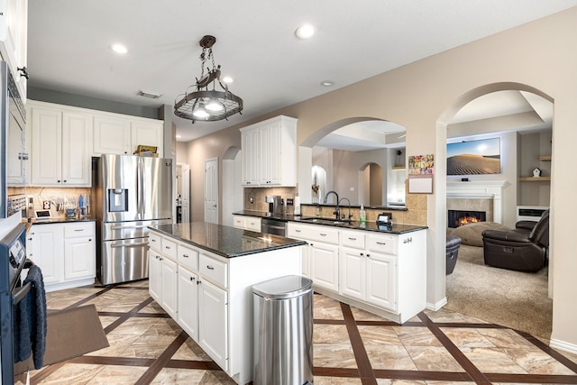 kitchen featuring visible vents, a sink, white cabinets, stainless steel appliances, and recessed lighting