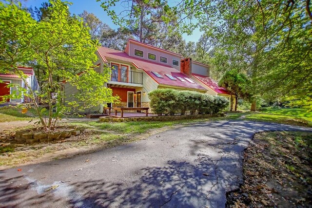 310 Karen Dr, Lufkin, TX 75901 - view of front of property with metal roof, driveway, and a balcony