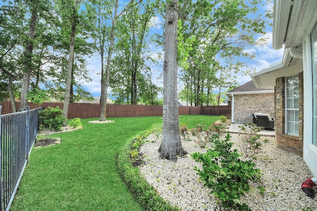view of yard featuring a fenced backyard