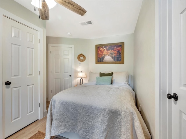 1002 Staples Ave, Seabrook, TX 77586 - bedroom featuring light wood-style flooring and a ceiling fan