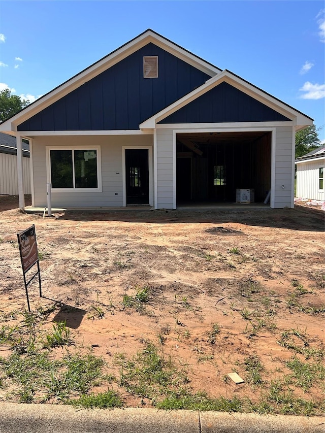 390 Alexander St, Kilgore, TX 75662 - view of front facade with board and batten siding