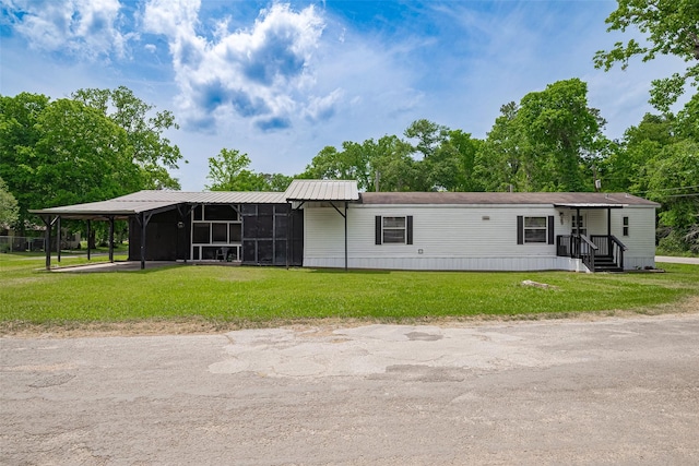 view of front of home with a carport and a front yard