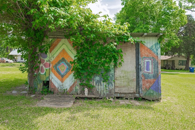 view of outdoor structure featuring an outbuilding