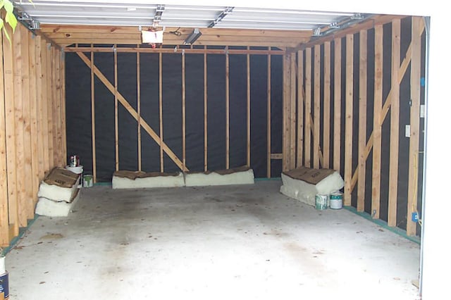 4620 Oak Ridge St, Houston, TX 77009 - view of garage