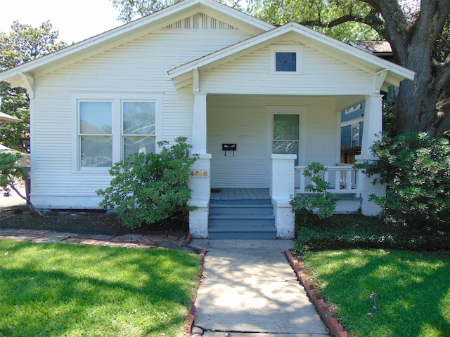 4620 Oak Ridge St, Houston, TX 77009 - bungalow-style home featuring a front lawn and covered porch