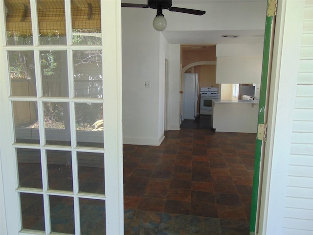 4620 Oak Ridge St, Houston, TX 77009 - hallway featuring arched walkways and visible vents
