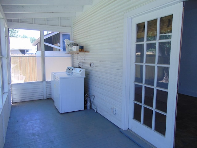 4620 Oak Ridge St, Houston, TX 77009 - unfurnished sunroom with beamed ceiling and washing machine and clothes dryer