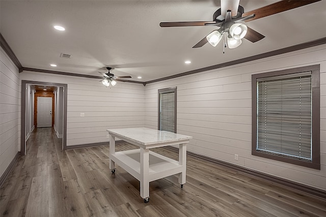559 Doty Rd, Vidor, TX 77662 - dining space featuring a ceiling fan, crown molding, wood finished floors, visible vents, and recessed lighting