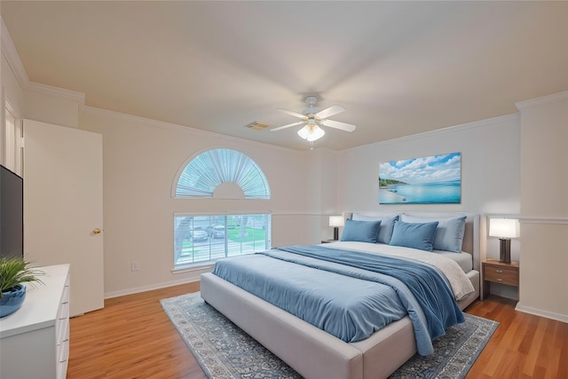 215 Pebble Canyon Ln, Dickinson, TX 77539 - bedroom with light wood finished floors, crown molding, baseboards, and ceiling fan