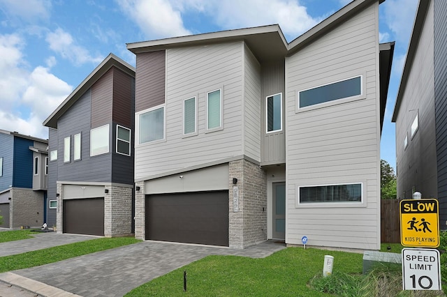 view of front facade with a garage, driveway, and a front yard