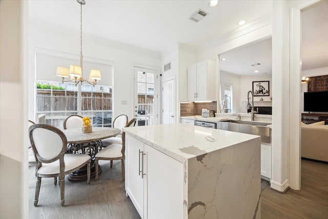 2842 Briarhurst Park, Houston, TX 77057 - kitchen featuring dark wood-style floors, a sink, visible vents, an inviting chandelier, and ornamental molding