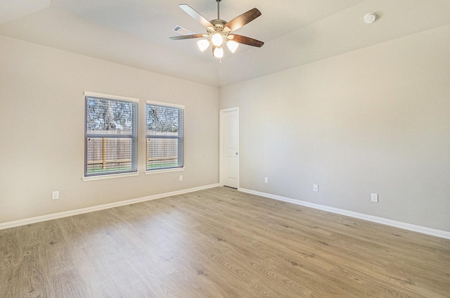 unfurnished room featuring light wood finished floors, baseboards, and a ceiling fan