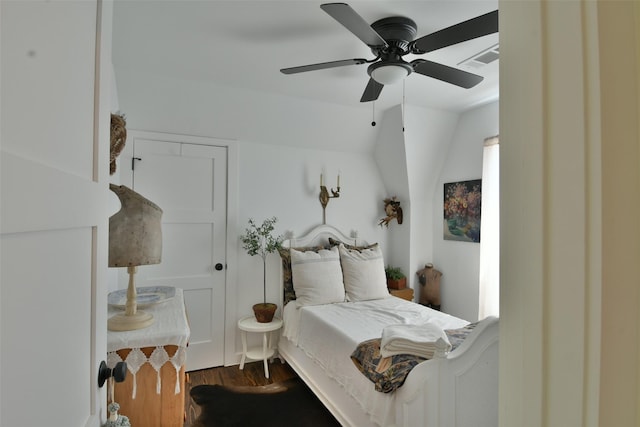 bedroom featuring wood finished floors, visible vents, and a ceiling fan