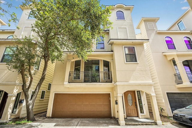 5308 Larkin St Unit B, Houston, TX 77007 - townhome / multi-family property with a garage, a balcony, and stucco siding