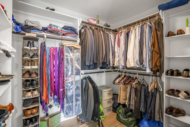 2407 Stonecrest Dr, Houston, TX 77018 - view of walk in closet