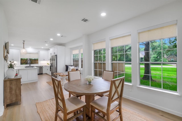 dining area with light wood-style floors, baseboards, recessed lighting, and visible vents
