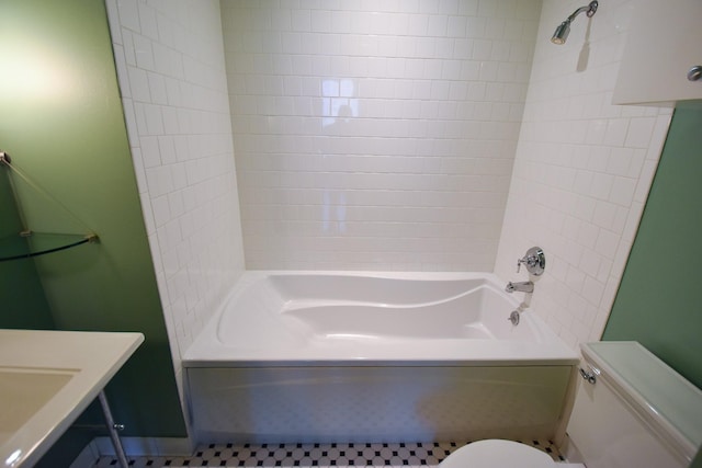 915 Franklin St Unit 4A, Houston, TX 77002 - bathroom with toilet,  shower combination, and vanity