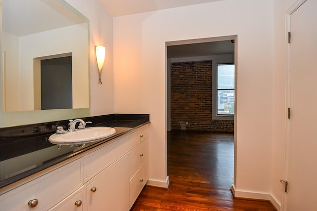 915 Franklin St Unit 4A, Houston, TX 77002 - bathroom with wood finished floors, vanity, and baseboards
