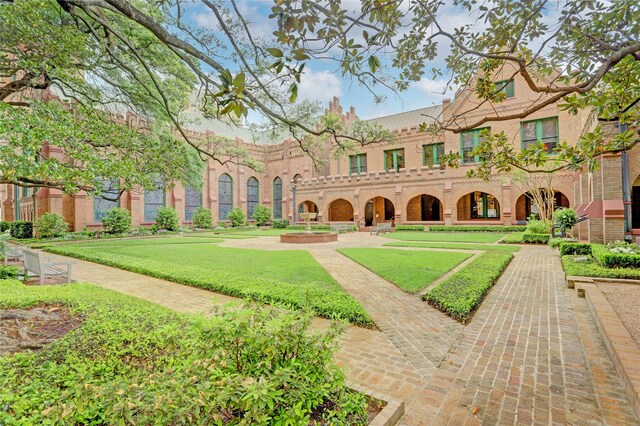 915 Franklin St Unit 4A, Houston, TX 77002 - view of property's community featuring a yard