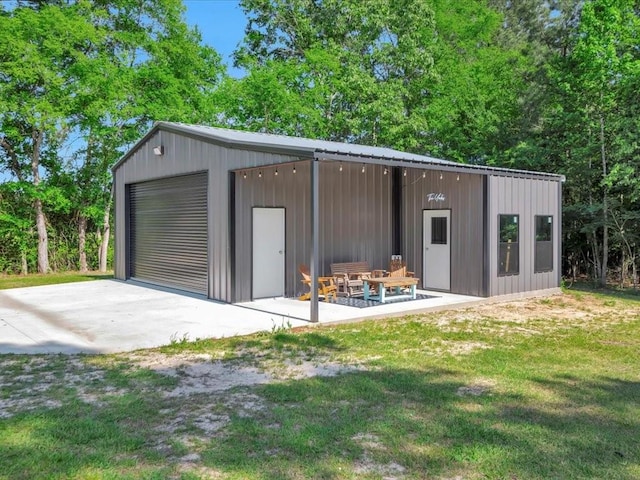 detached garage featuring driveway