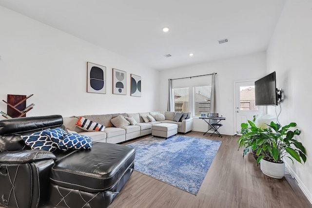 living room featuring baseboards, wood finished floors, visible vents, and recessed lighting