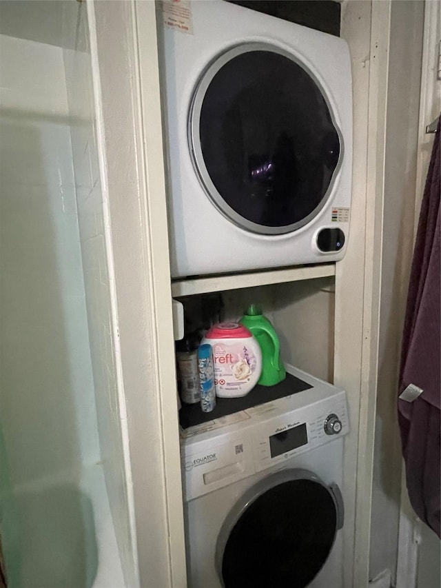 2250 Bering Dr Unit 98, Houston, TX 77057 - laundry area with washer / dryer and laundry area