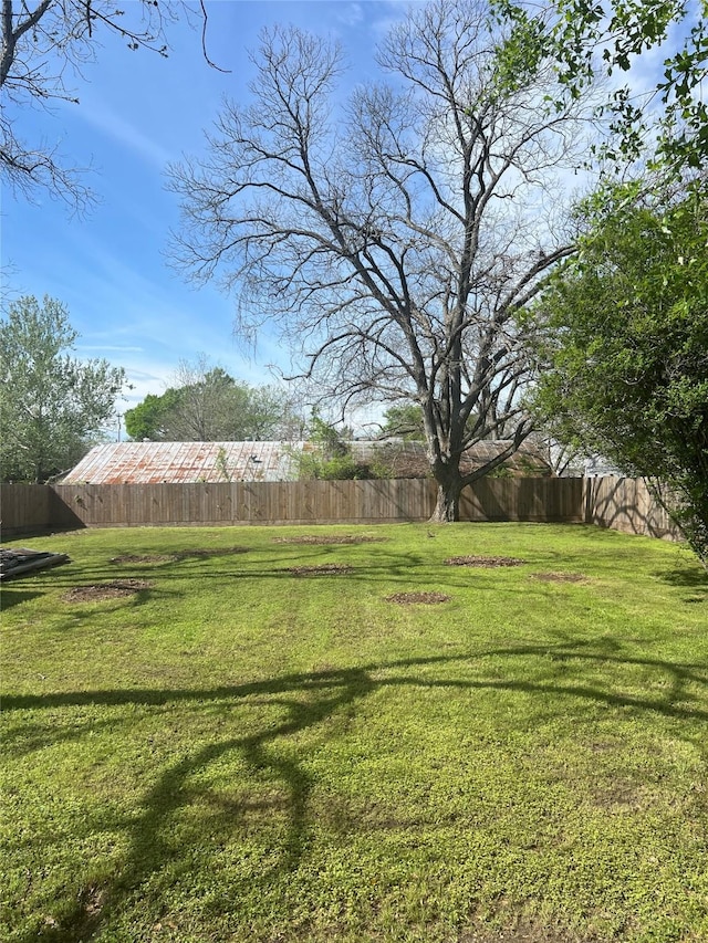 view of yard featuring fence