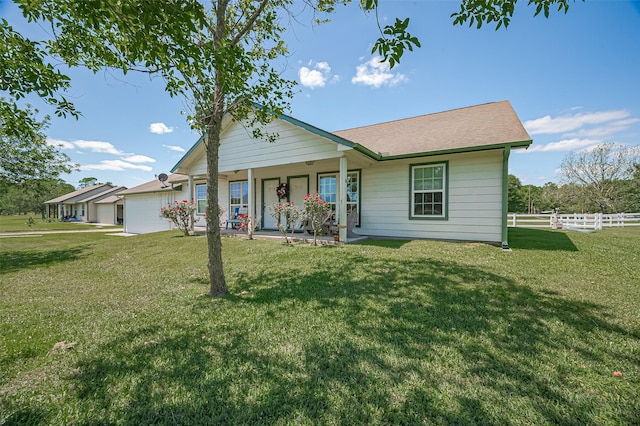view of front of property with a front lawn, fence, a porch, and a shingled roof
