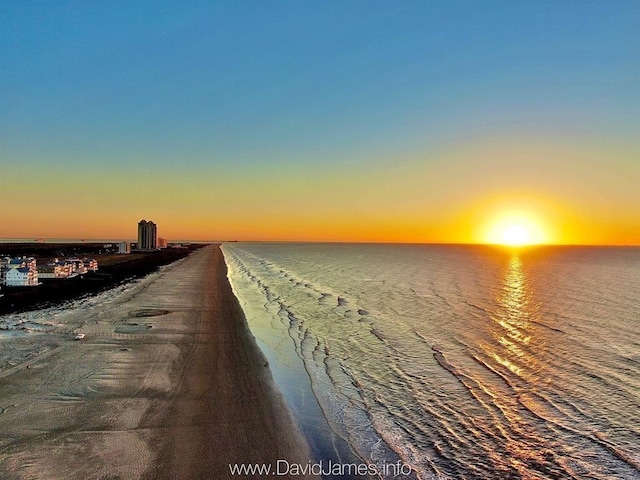 801 E Beach Dr Unit Tw1012, Galveston, TX 77550 - water view with nearby beach
