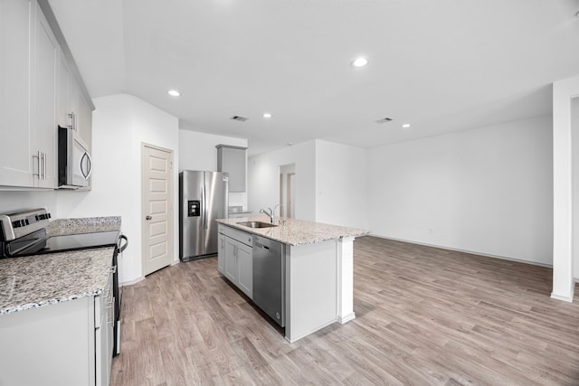 kitchen with a sink, stainless steel appliances, light wood finished floors, visible vents, and recessed lighting
