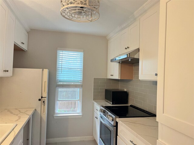 10555 Turtlewood Ct Unit 1008, Houston, TX 77072 - kitchen with stainless steel electric range, black microwave, backsplash, under cabinet range hood, and freestanding refrigerator