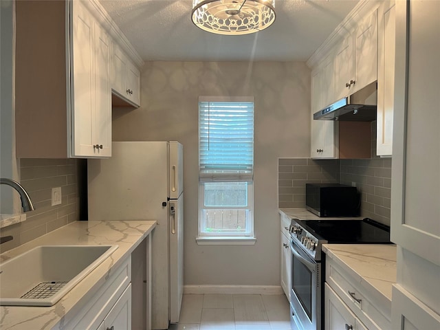 10555 Turtlewood Ct Unit 1008, Houston, TX 77072 - kitchen featuring a sink, stainless steel range with electric cooktop, freestanding refrigerator, white cabinetry, and under cabinet range hood