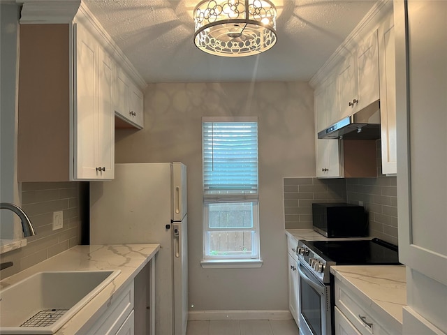 10555 Turtlewood Ct Unit 1008, Houston, TX 77072 - kitchen featuring a sink, stainless steel electric range, white cabinetry, black microwave, and under cabinet range hood