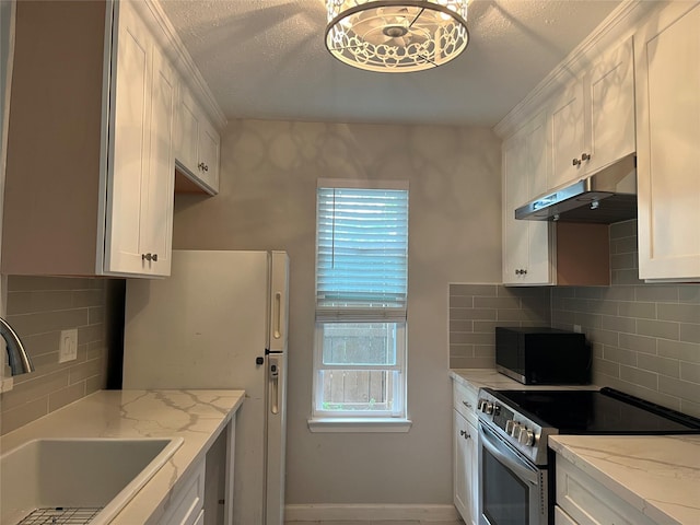 10555 Turtlewood Ct Unit 1008, Houston, TX 77072 - kitchen featuring under cabinet range hood, a sink, black microwave, stainless steel electric range oven, and white cabinetry