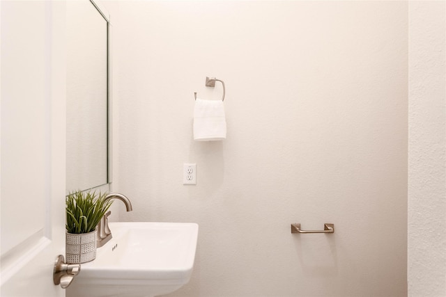 1114 Niagara St, Houston, TX 77051 - bathroom featuring a sink
