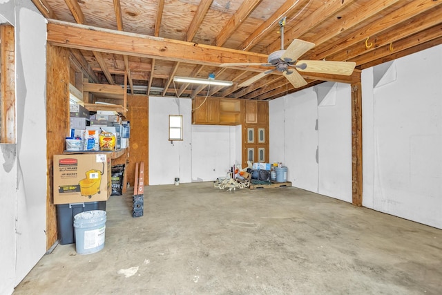 garage with a ceiling fan