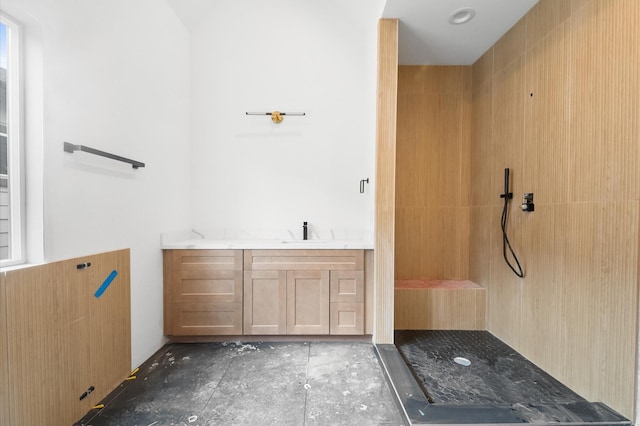 6703 Del Rio St, Houston, TX 77021 - full bath featuring vanity and tiled shower
