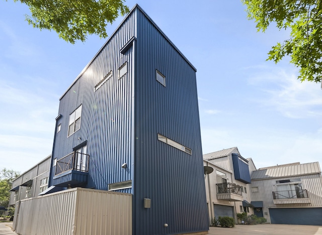1522 Drew St, Houston, TX 77004 - view of side of property with board and batten siding and a balcony