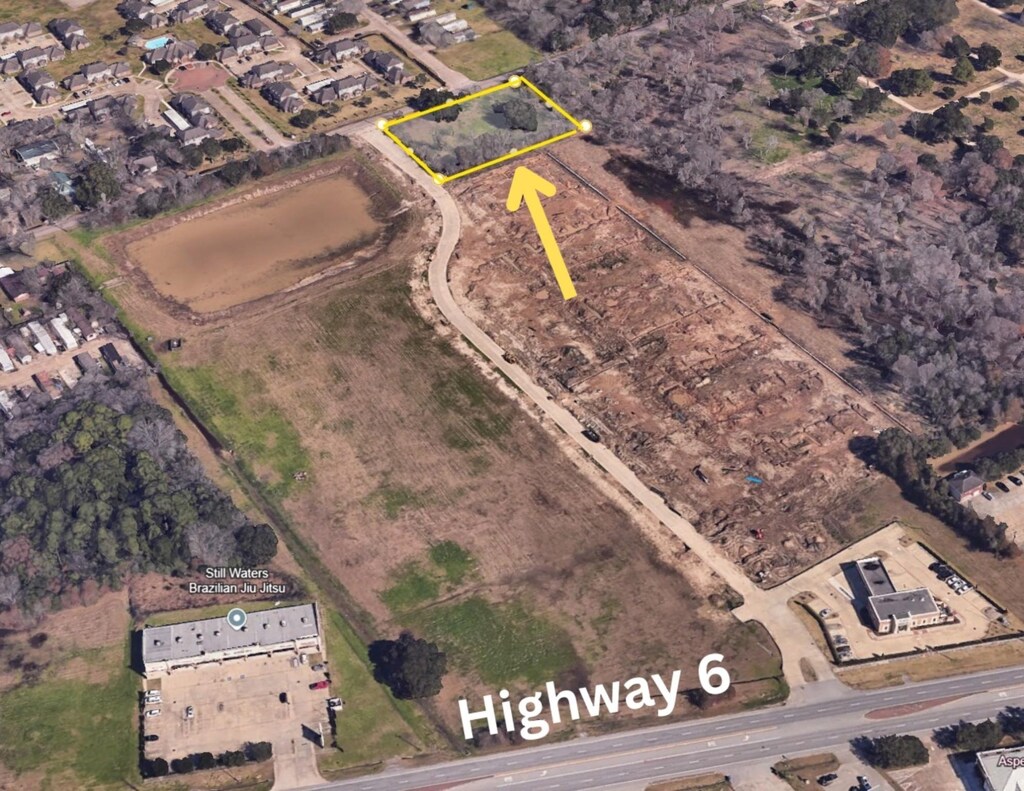 1300 Dickinson Rd, Alvin, TX 77511