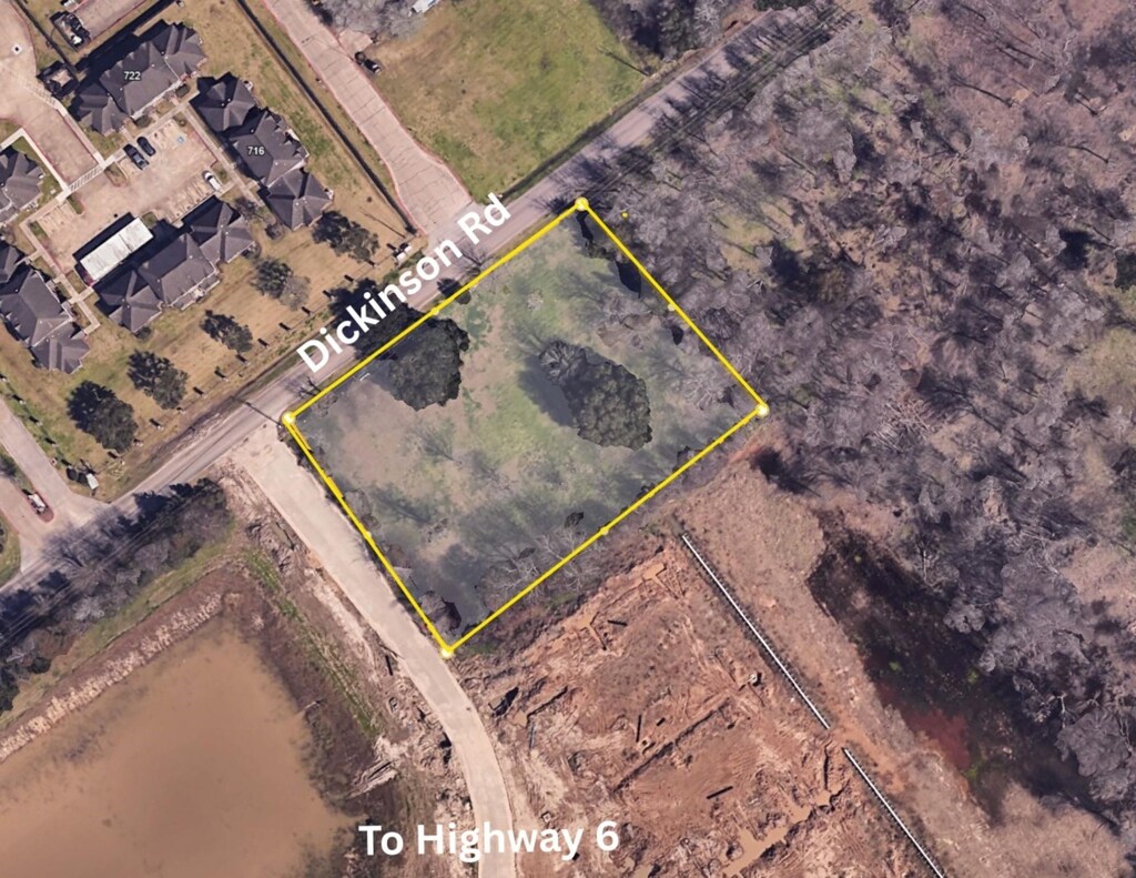 1300 Dickinson Rd, Alvin, TX 77511