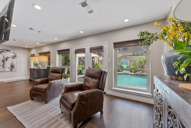 sitting room featuring wood finished floors, visible vents, recessed lighting, and baseboards