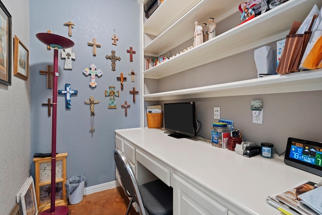 office area with baseboards and built in desk