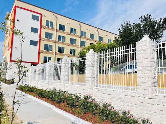 3477 Reeves St Unit 2D, Houston, TX 77004 - photo 1