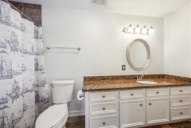 full bath featuring curtained shower, visible vents, toilet, and vanity