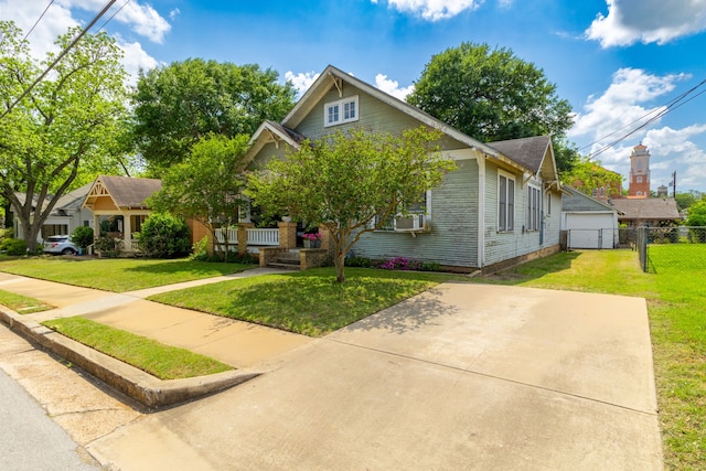 view of front facade featuring a front yard and fence