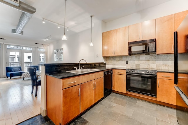 kitchen with a sink, black appliances, a peninsula, tasteful backsplash, and open floor plan
