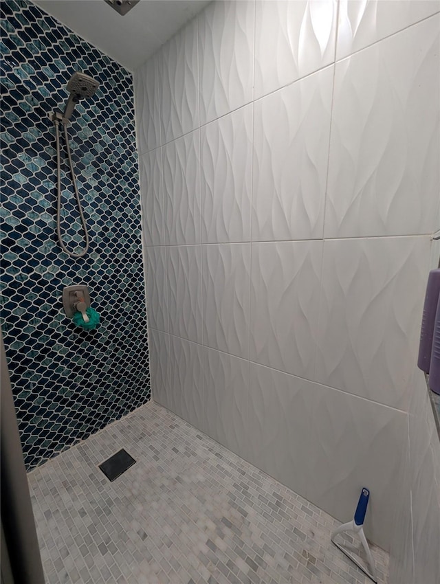 full bath featuring a tile shower
