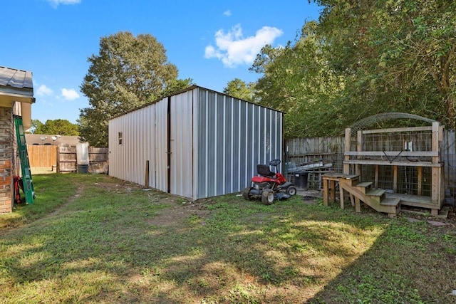 view of outdoor structure featuring an outbuilding and fence