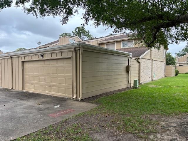 2332 Woodland Park Dr Unit 11, Houston, TX 77077 - view of detached garage